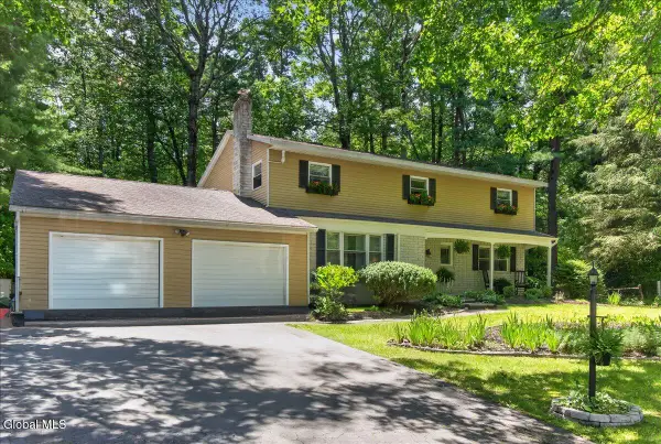 8 Cypress Pt, Clifton Park, NY 12065