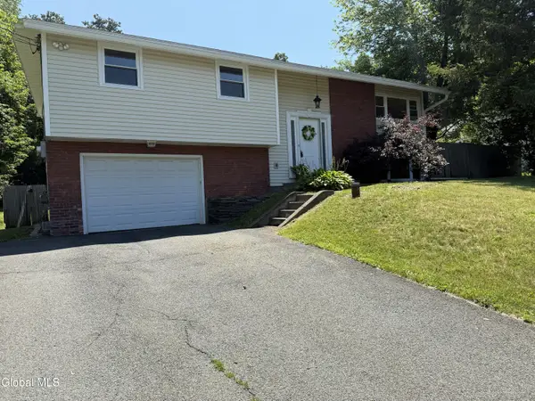 116 S Waldron Lane, North Greenbush, NY 12198