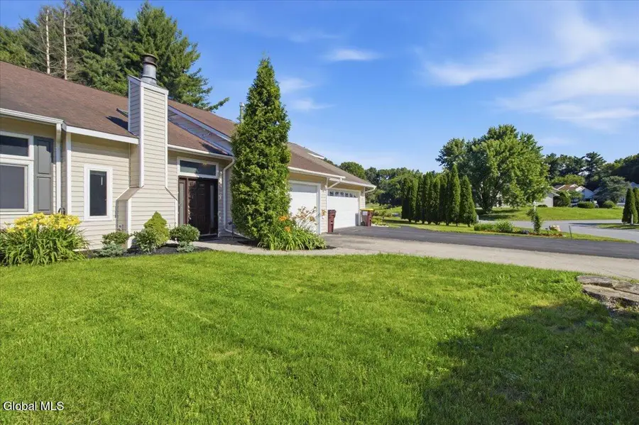8 Green Meadow Drive, Clifton Park, NY 12065 - #2