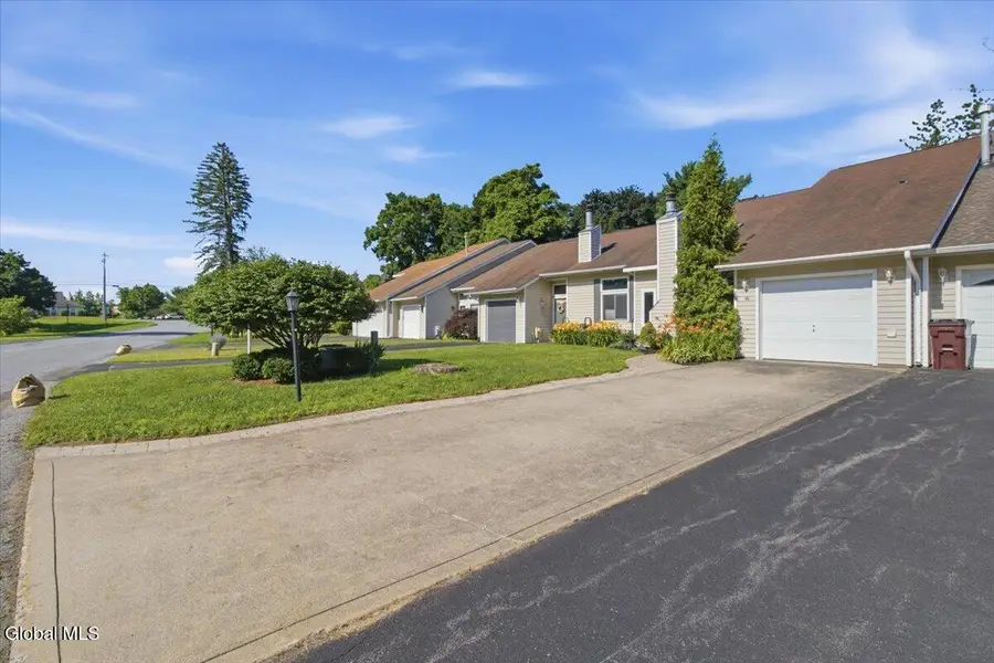 8 Green Meadow Drive, Clifton Park, NY 12065 - #3