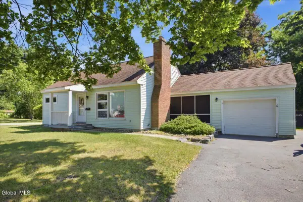 6 Carlton Drive, Queensbury, NY 12804
