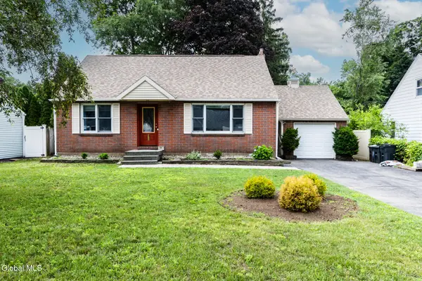 11 Forest Drive, Colonie, NY 12205