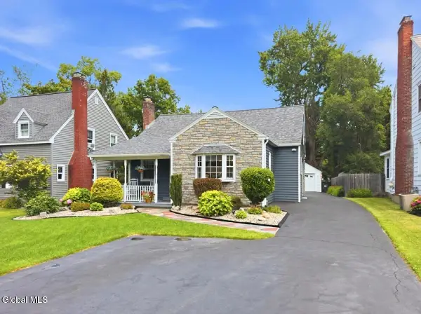 2313 Barcelona Road, Niskayuna, NY 12309