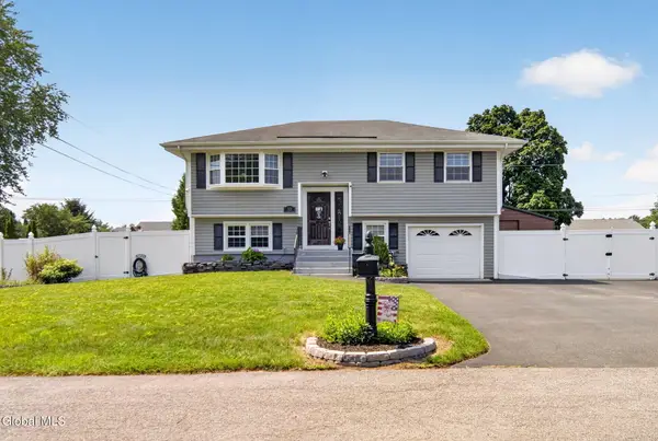 33 Hawthorne Court, Colonie, NY 12211
