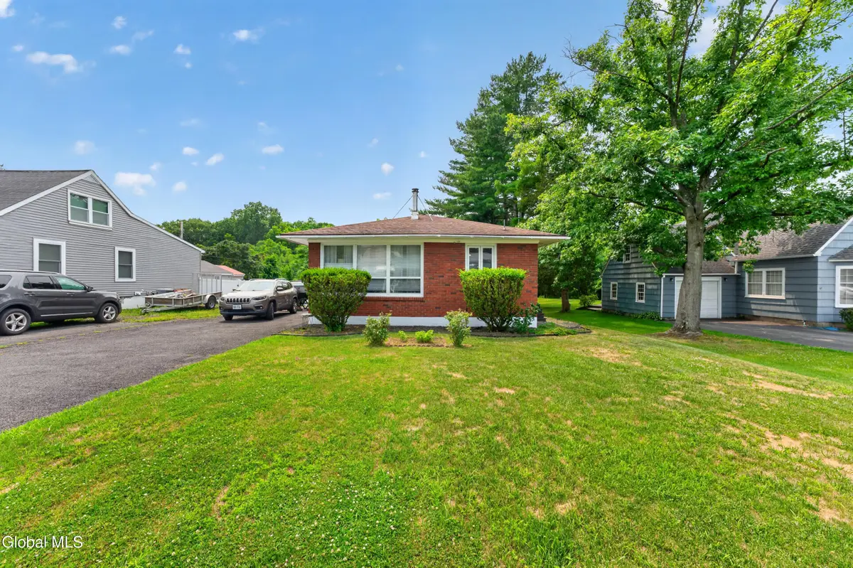 9 Fairlawn Avenue, Hampton Manor, NY 12144 - #1