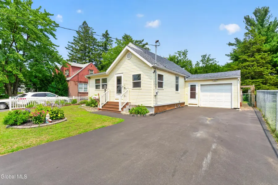 11 Leach Avenue, Colonie, NY 12205 - #3