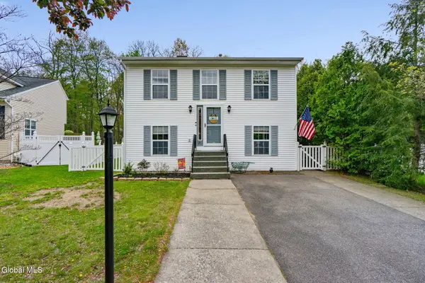 37 Wicken Square, Colonie, NY 12205