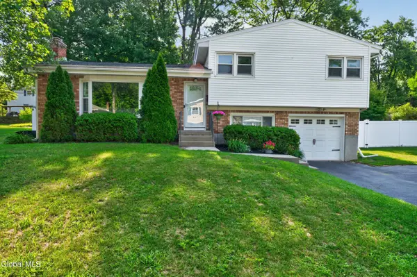 29 Brookwood Drive, Colonie, NY 12110