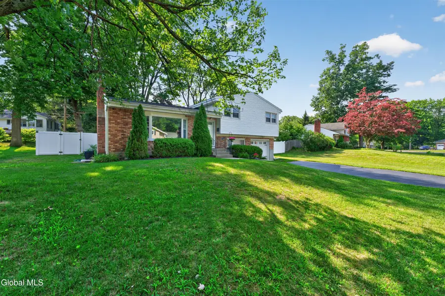 29 Brookwood Drive, Latham, NY 12110 - #2