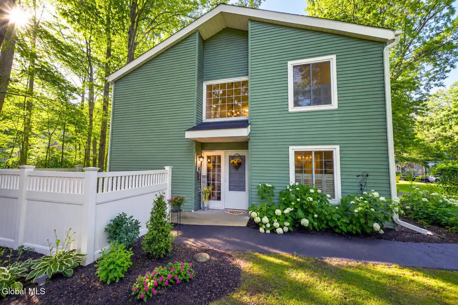 17 Spruce Court, Bethlehem, NY 12054 - #3