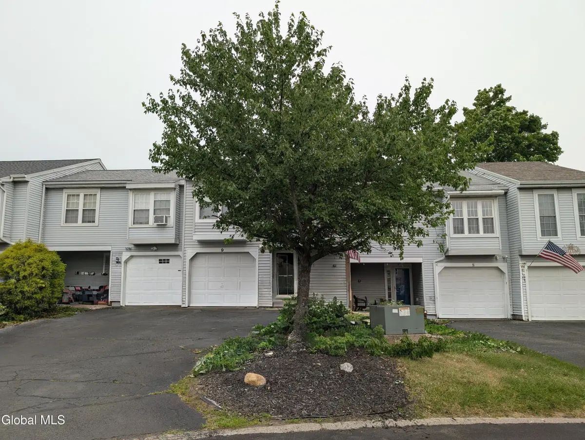 9 Chadwyck Square, Cohoes, NY 12047 - #1