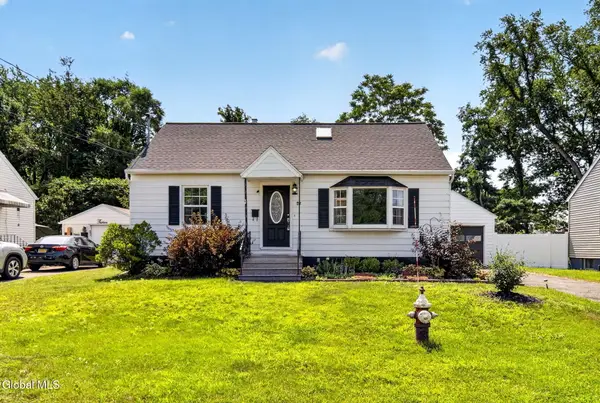 11 Old Myers Drive, Colonie, NY 12205