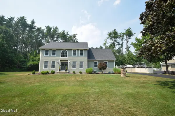 8 Mohawk Trail, Queensbury, NY 12804