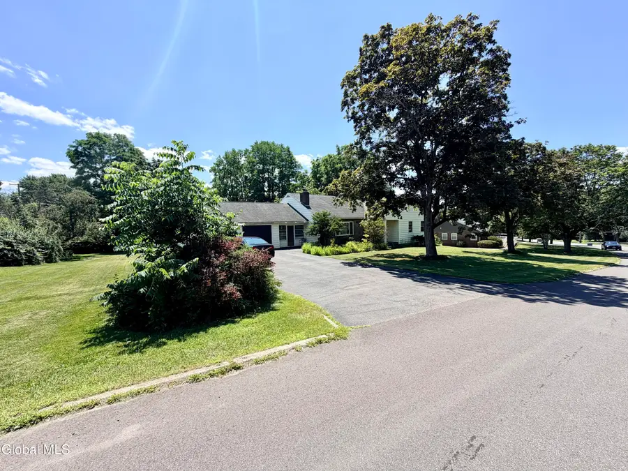 31 Lindbergh Avenue, Amsterdam, NY 12010 - #2