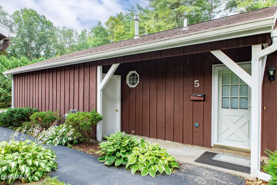 5 Queensway, Queensbury, NY 12804 - #2