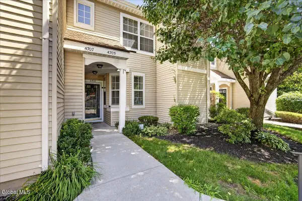 4703 S Foxwood Drive, Clifton Park, NY 12065