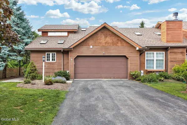 6 Tracey Court, Troy, NY 12180