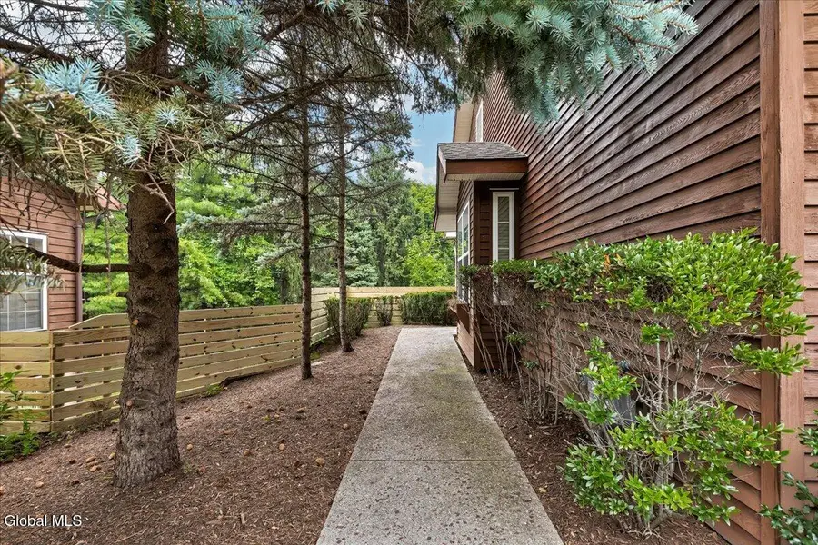 6 Tracey Court, Troy, NY 12180 - #2