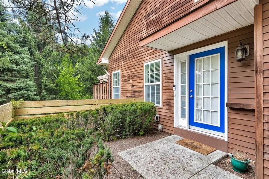 6 Tracey Court, Troy, NY 12180 - #3