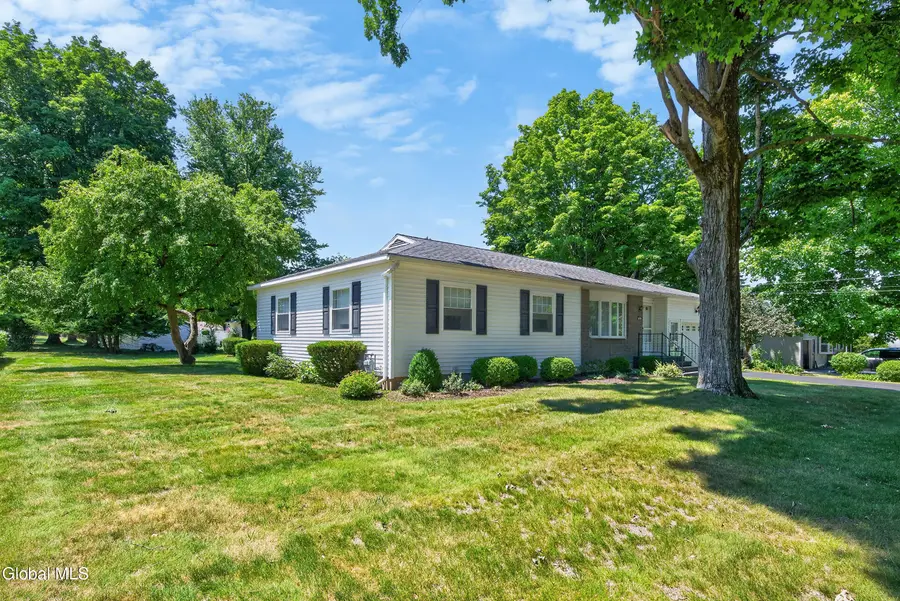24 Wanda Court, North Greenbush, NY 12180 - #3