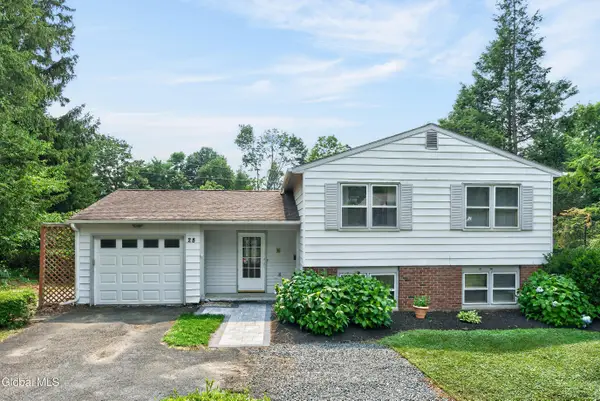 28 Tamarack Lane, East Greenbush, NY 12061