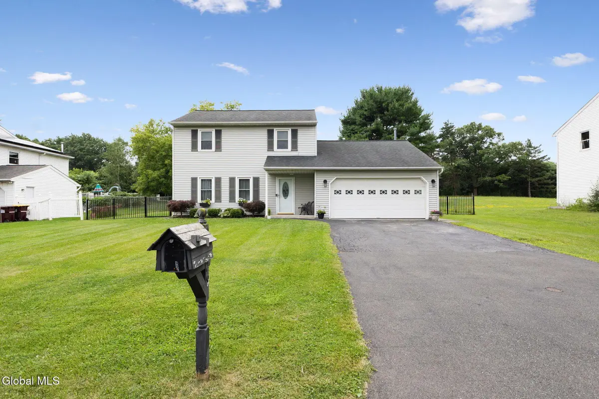 29 Meadowbrook Road, Watervliet, NY 12189 - #1