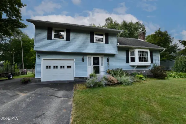 6 Gretel Terrace, Clifton Park, NY 12065