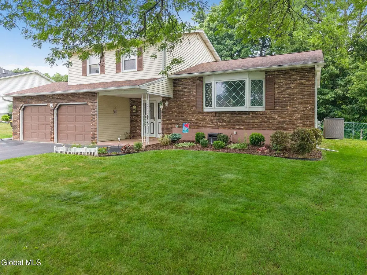 18 Fairway Lane, Colonie, NY 12304 - #1