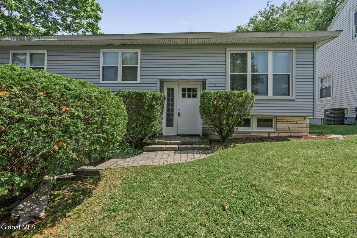 25 Edgecomb Street, Albany, NY 12209 - #1