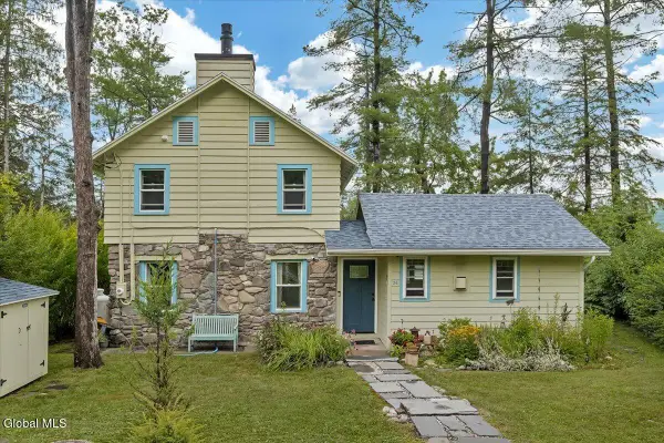 26 Stone Camp Way, Sand Lake, NY 12018