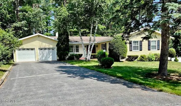 10 Helen Drive, Queensbury, NY 12804