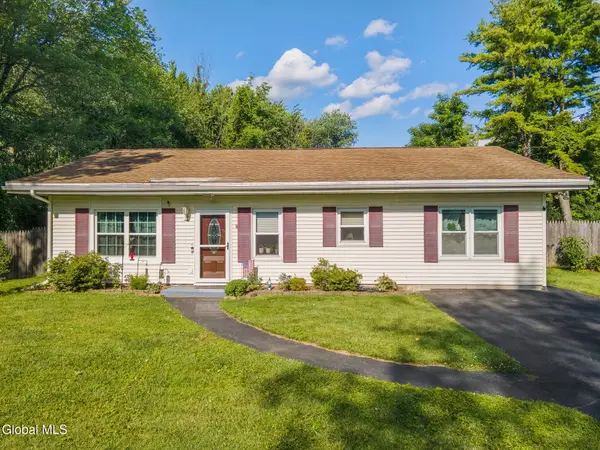 5 Memory Lane, Colonie, NY 12304