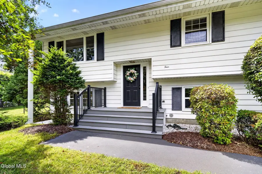 4 Farmingdale Road, Latham, NY 12110 - #3