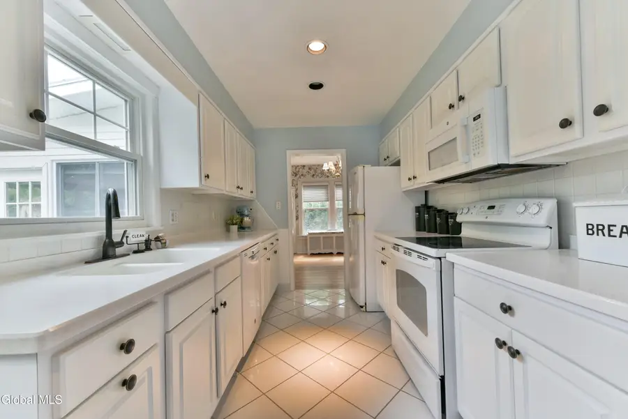 2055 Nott Street, Niskayuna, NY 12309 - #3