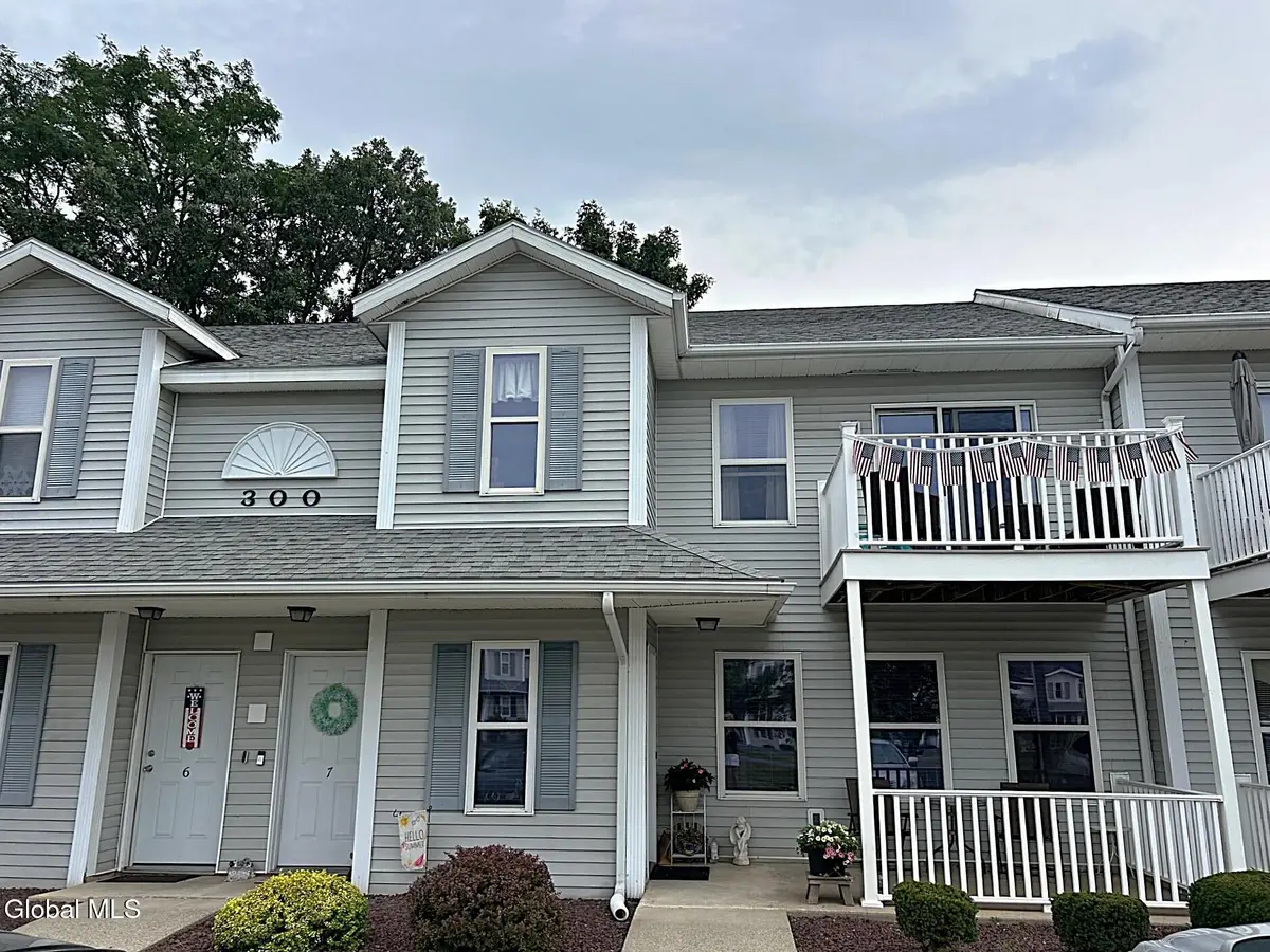 307 Cambridge Manor Drive, Scotia, NY 12302 - #1