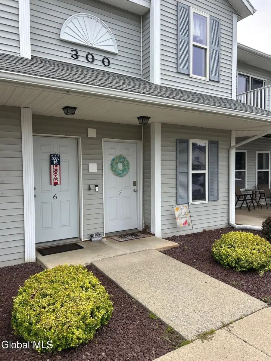 307 Cambridge Manor Drive, Scotia, NY 12302 - #2