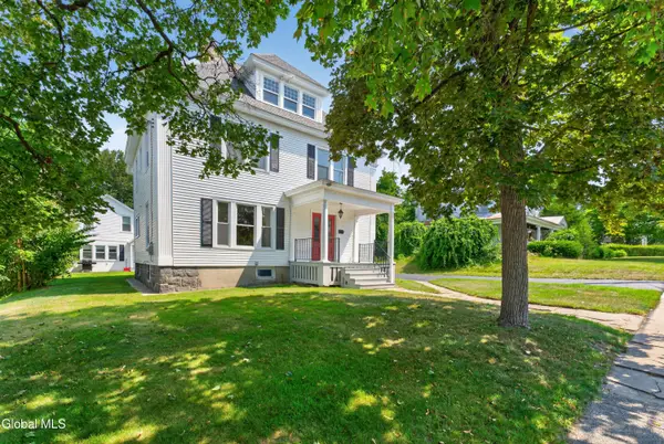 9 5th Avenue, Gloversville, NY 12078