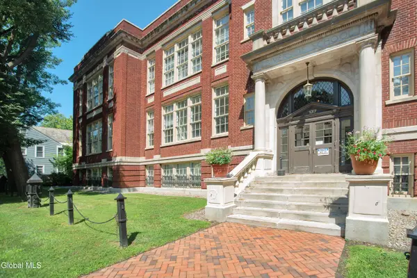 137 Front Street #APT 203, Schenectady, NY 12305