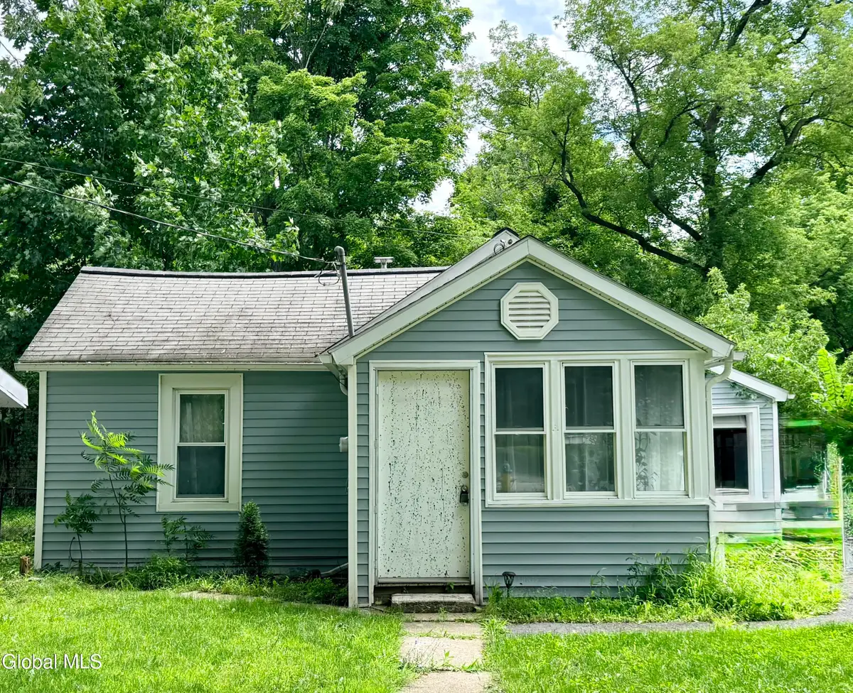 28 Lake Avenue, Nassau, NY 12123 - #1