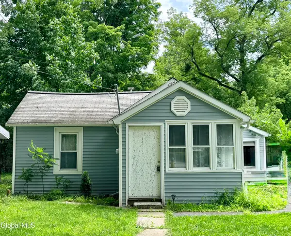 28 Lake Avenue, Nassau, NY 12123