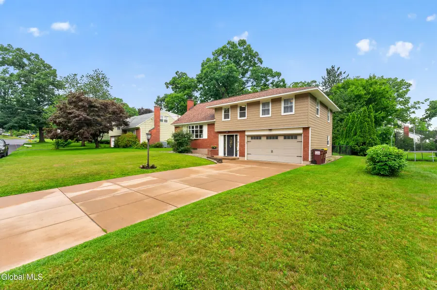 1042 Manas Drive, Rotterdam, NY 12303 - #2