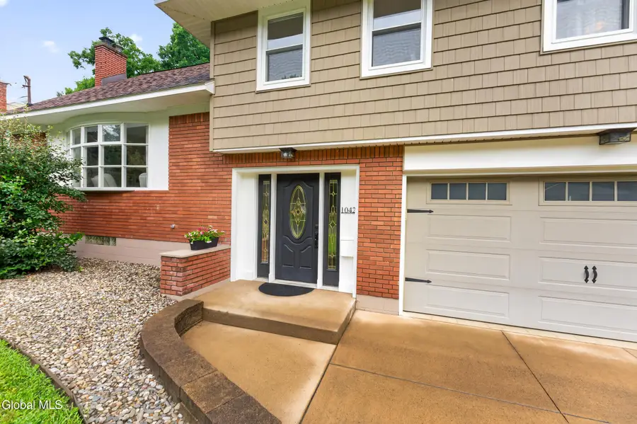 1042 Manas Drive, Rotterdam, NY 12303 - #3