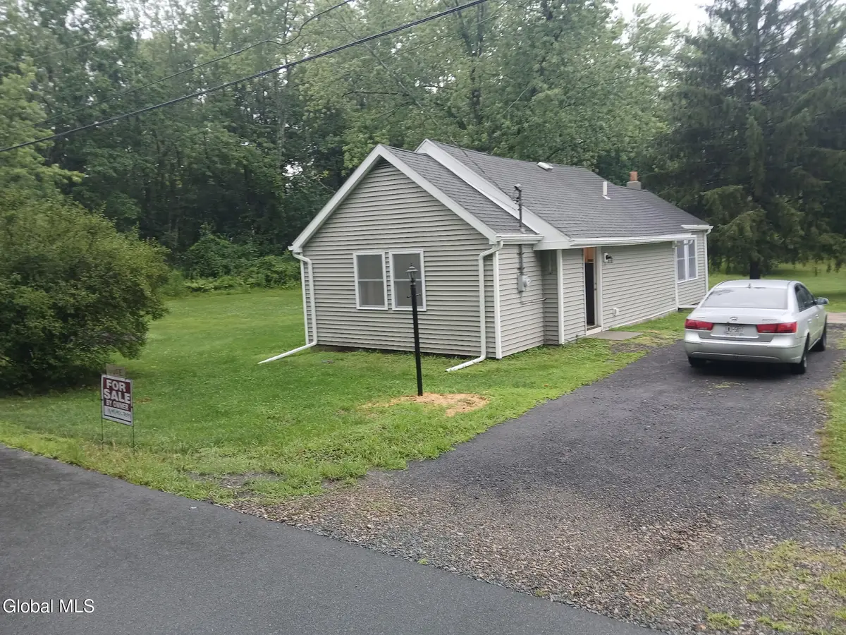 11 Englewood Avenue, East Greenbush, NY 12061 - #1