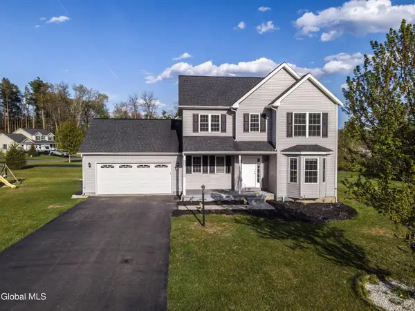 11 Anna Lane, Halfmoon, NY 12065