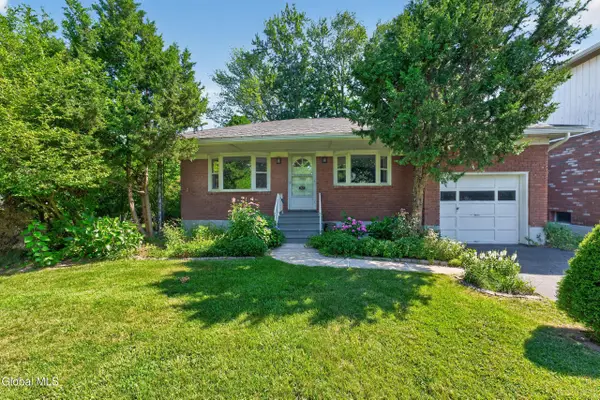 87 Buckingham Drive, Albany, NY 12208