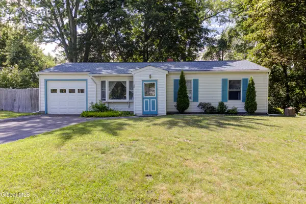 28 Amelia Drive, Schenectady, NY 12309