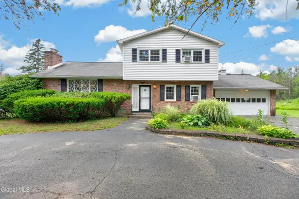 585 Saint David's Lane, Niskayuna, NY 12309