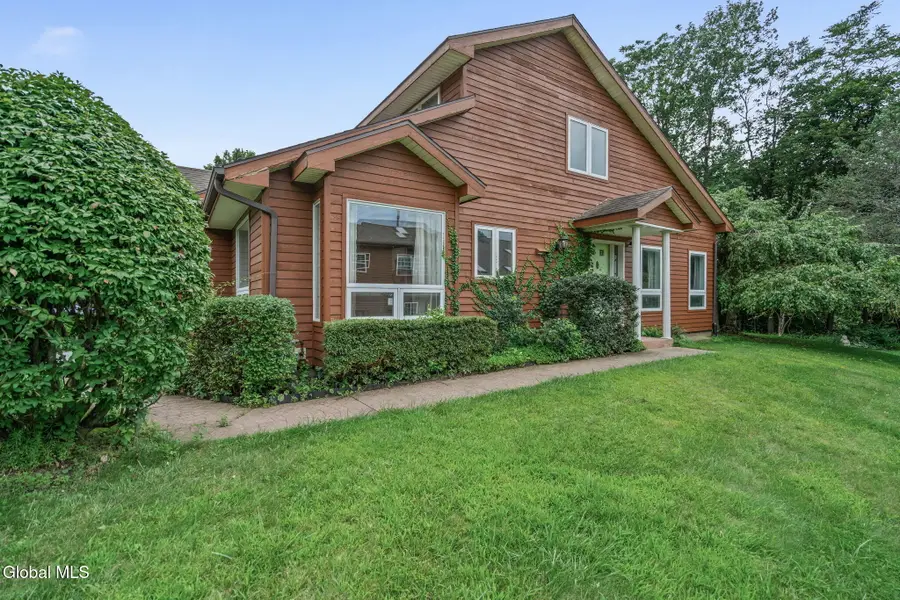 18 Lillian Lane, Troy, NY 12180 - #2