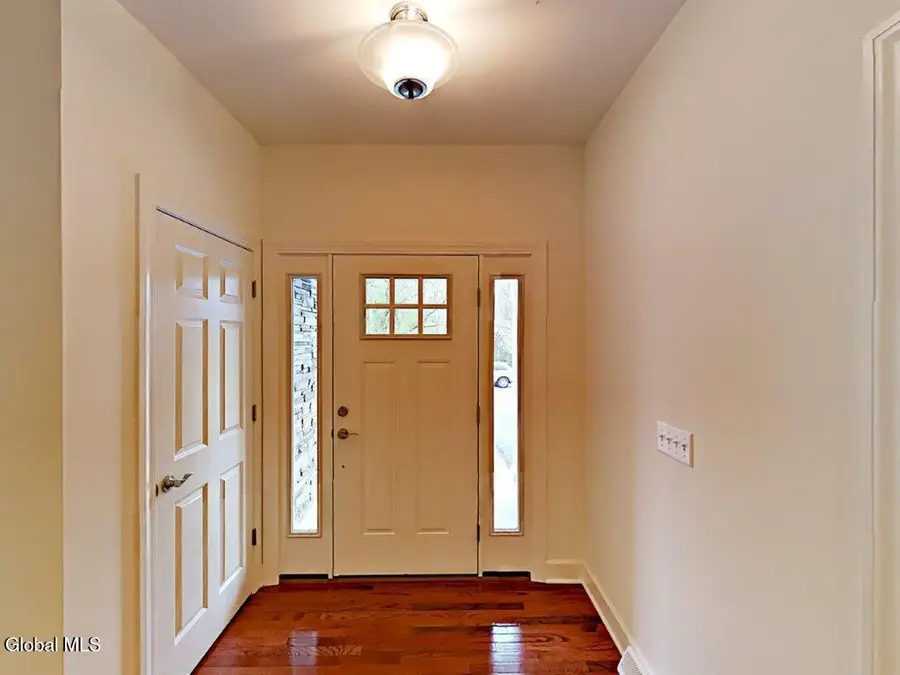 2 Boggs Street, Halfmoon, NY 12118 - #3