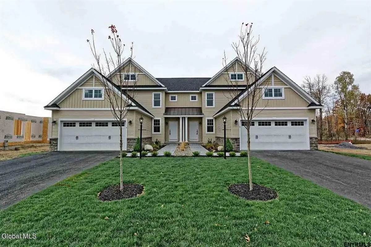 15 Boggs Street, Clifton Gardens, NY 12118 - #1